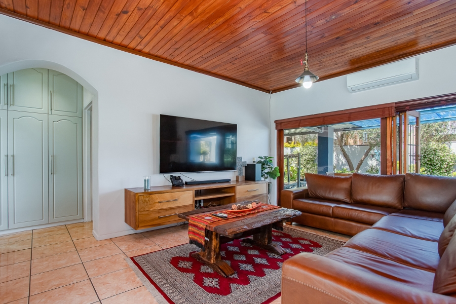 5 Bedroom Property for Sale in Uitsig Western Cape